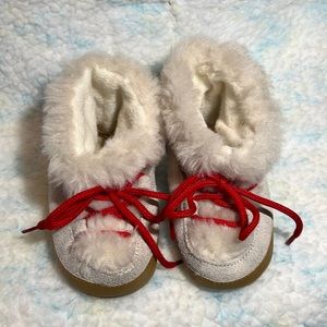 Infant moccasins/leather outside fleece inside faux fur  Size 12-18 months.
